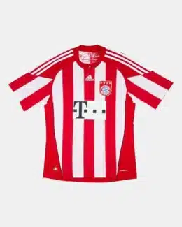 חולצת בית באיירן מינכן עונת 2010/2011