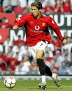 قميص مانشستر يونايتد الأساسي موسم 2002/2004