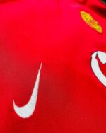 قميص مانشستر يونايتد الأساسي موسم 2002/2004