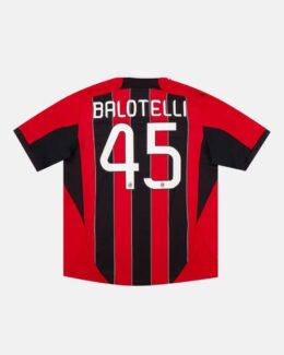 חולצת בית מילאן עונת 2012/2013