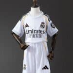 סט ילדים מדי בית ריאל מדריד עונת 2025/2026