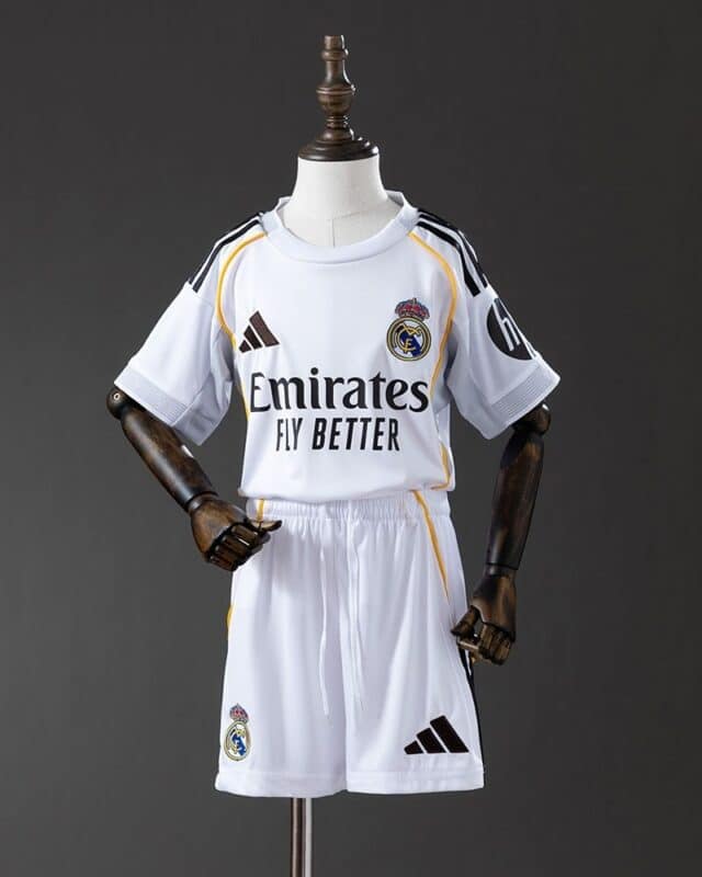 סט ילדים מדי בית ריאל מדריד עונת 2025/2026