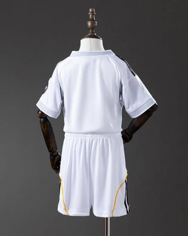 סט ילדים מדי בית ריאל מדריד עונת 2025/2026