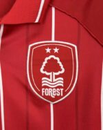 חולצת בית נוטינגהאם פורסט עונת 2025/2026