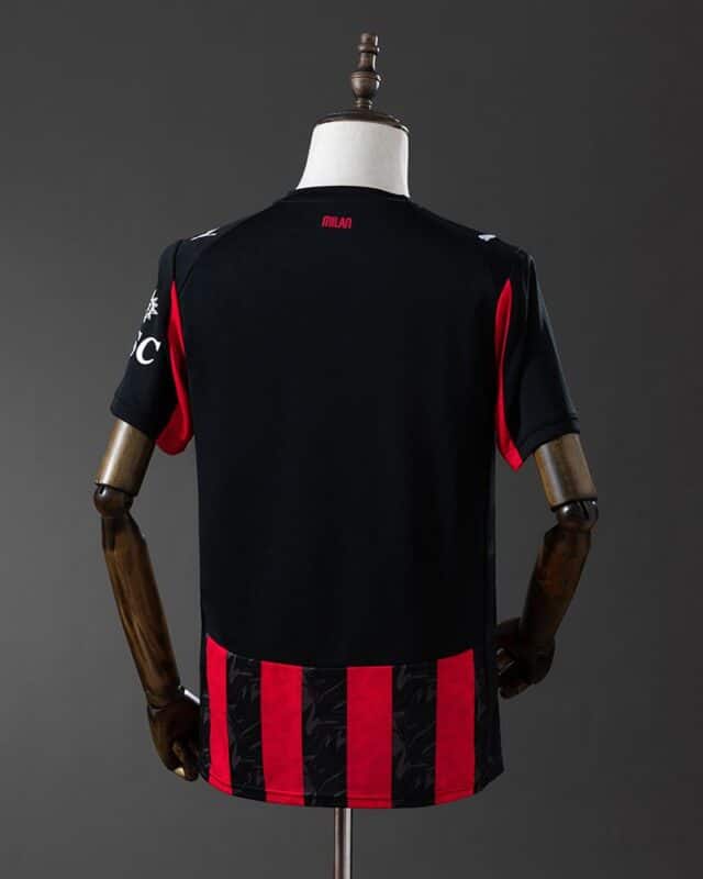 חולצת בית מילאן עונת 2025/2026