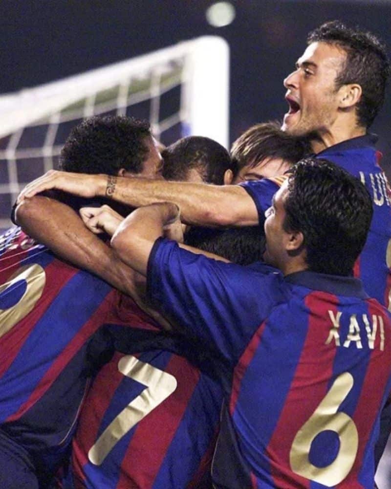 חולצת בית ברצלונה עונת 2001/2002