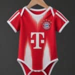 בגד גוף לבייבי מדי בית באיירן מינכן עונת 2025/2026