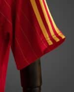 חולצת Terrace Icons בלגיה צבע אדום