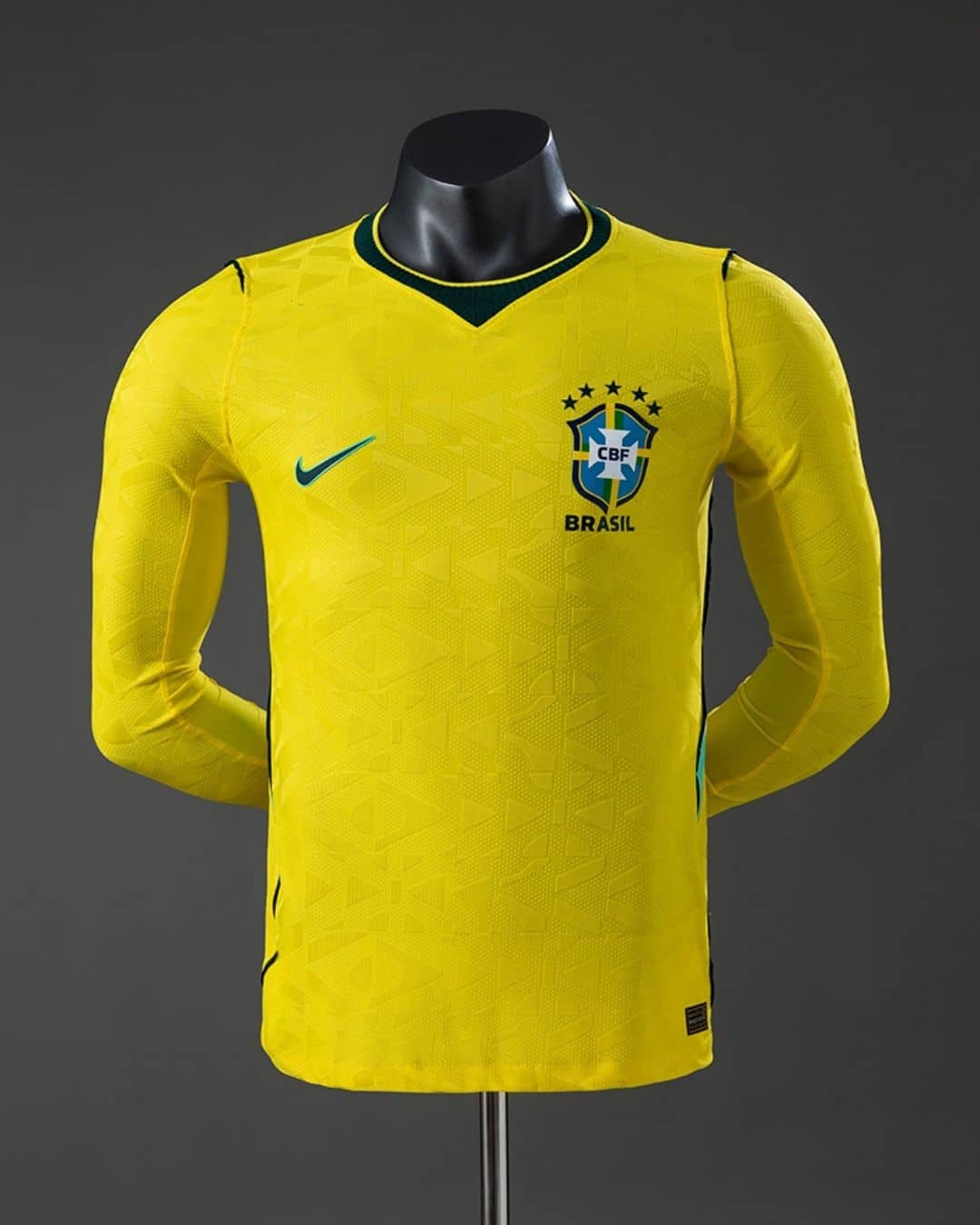 Brazil Home World Cup 2026 Long Sleeve Player (1) חולצת בית ארוכה ברזיל מונדיאל 2026 גרסת שחקן