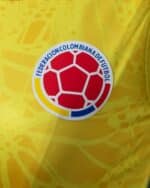 גופיית קרופ לנשים קולומביה מונדיאל 2026