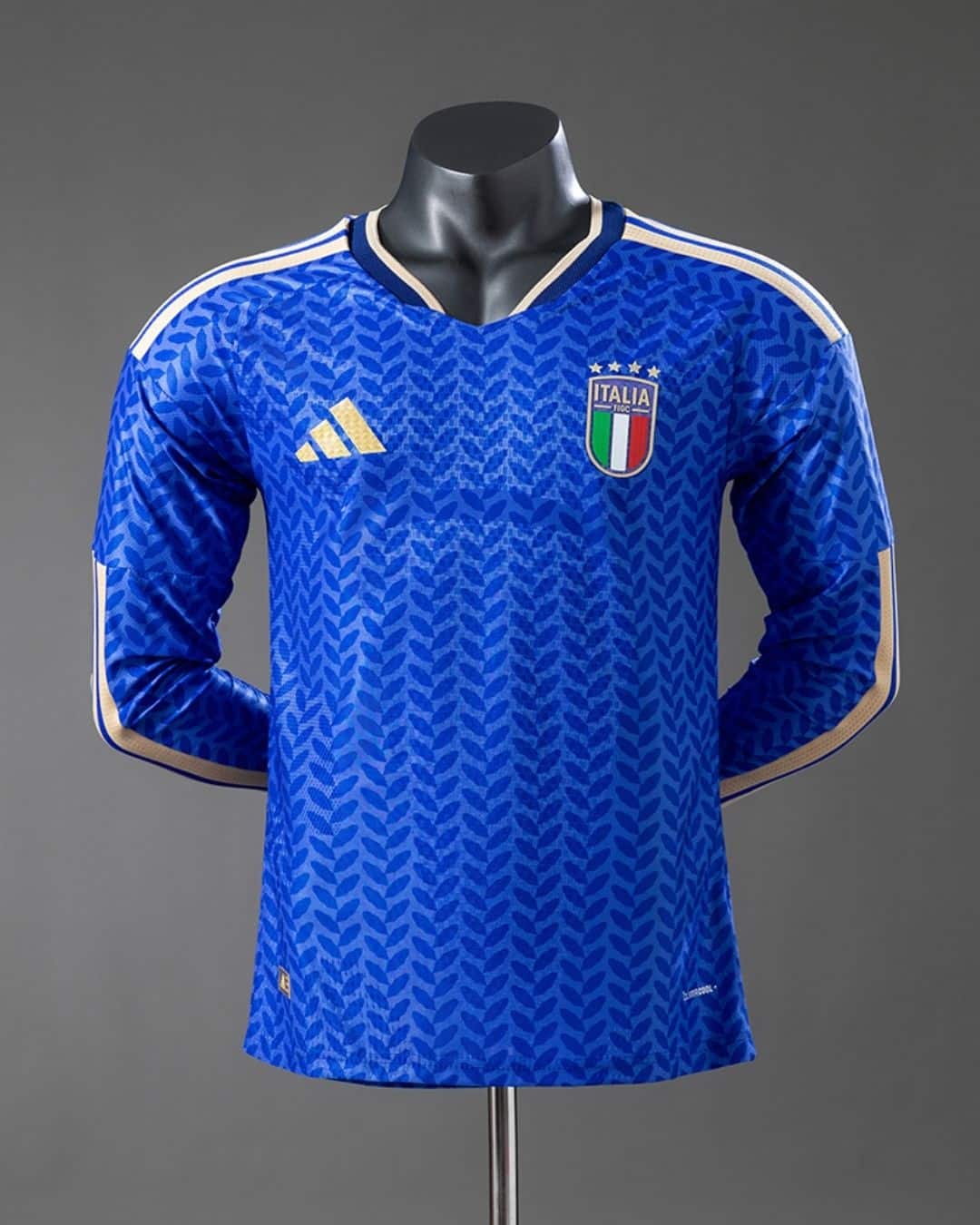 Italy Home World Cup 2026 Long Sleeve Player (1) חולצת בית ארוכה איטליה מונדיאל 2026 גרסת שחקן