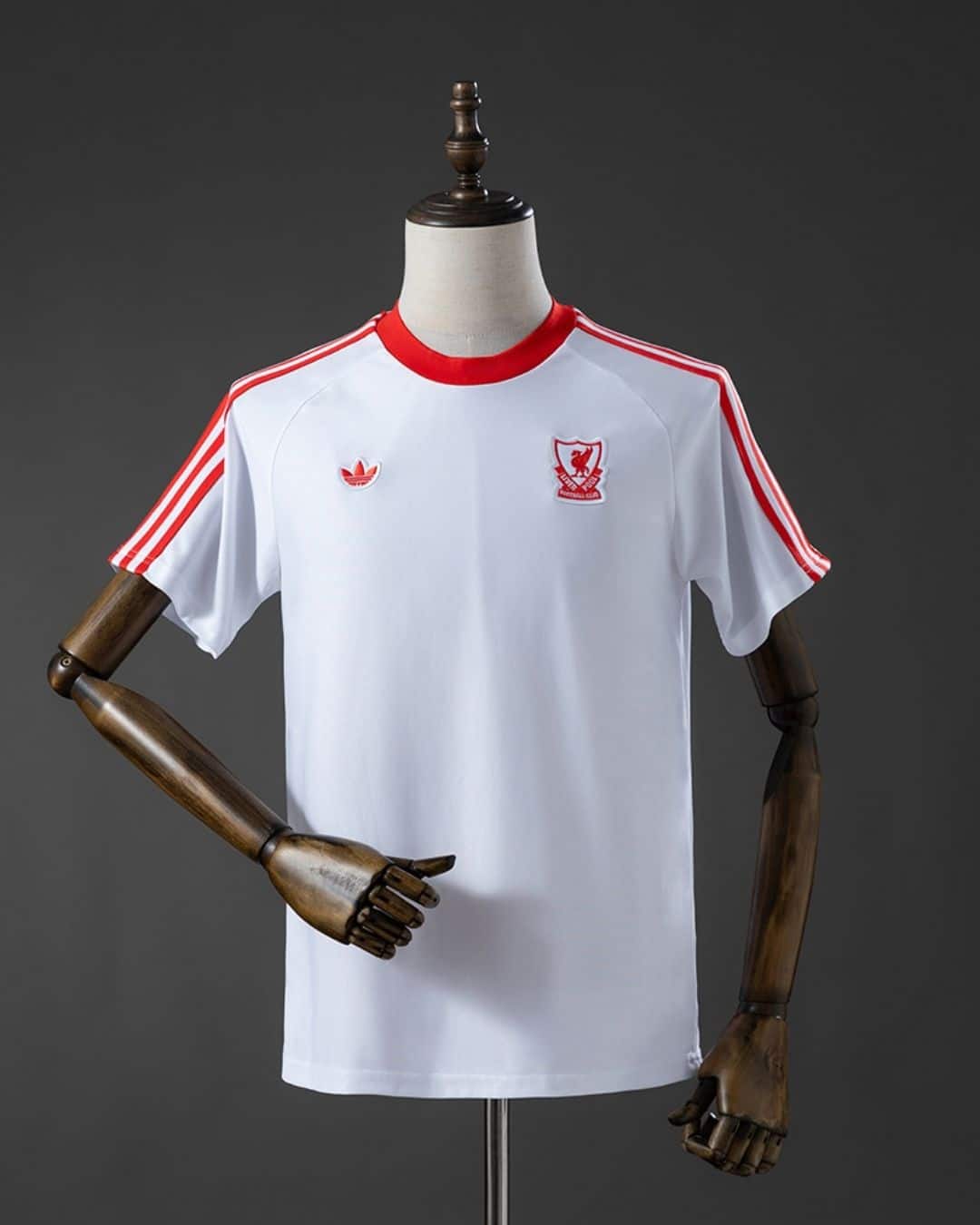 Liverpool Terrace Icons White (1) חולצת Terrace Icons ליברפול צבע לבן