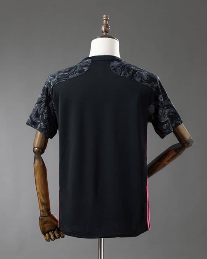 חולצה שלישית ריאל מדריד עונת 2020/2021