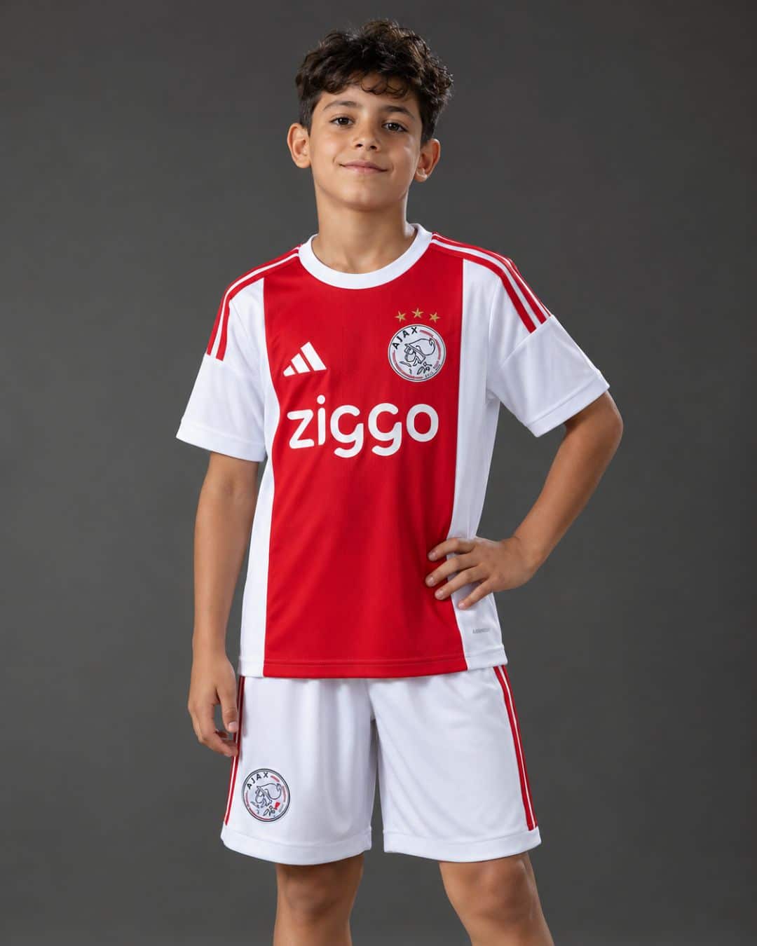 Ajax-Home-26_27-Kids-model סט ילדים מדי בית אייאקס עונת 2026/2027