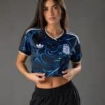חולצת קרופ לנשים מדי חוץ ארגנטינה מונדיאל 2026