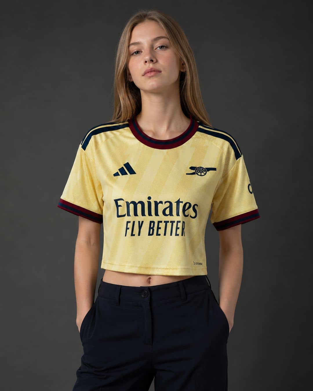 Arsenal-Third-26_27-Women-Cropped-Jersey-model חולצת קרופ לנשים מדים שלישיים ארסנל עונת 2026/2027