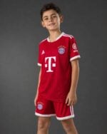 סט ילדים מדי בית באיירן מינכן עונת 2026/2027