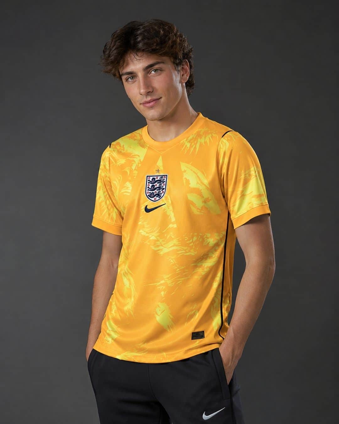 England Goalkeeper Jersey World Cup 2026 Yellow (model) חולצת שוער צהובה אנגליה מונדיאל 2026