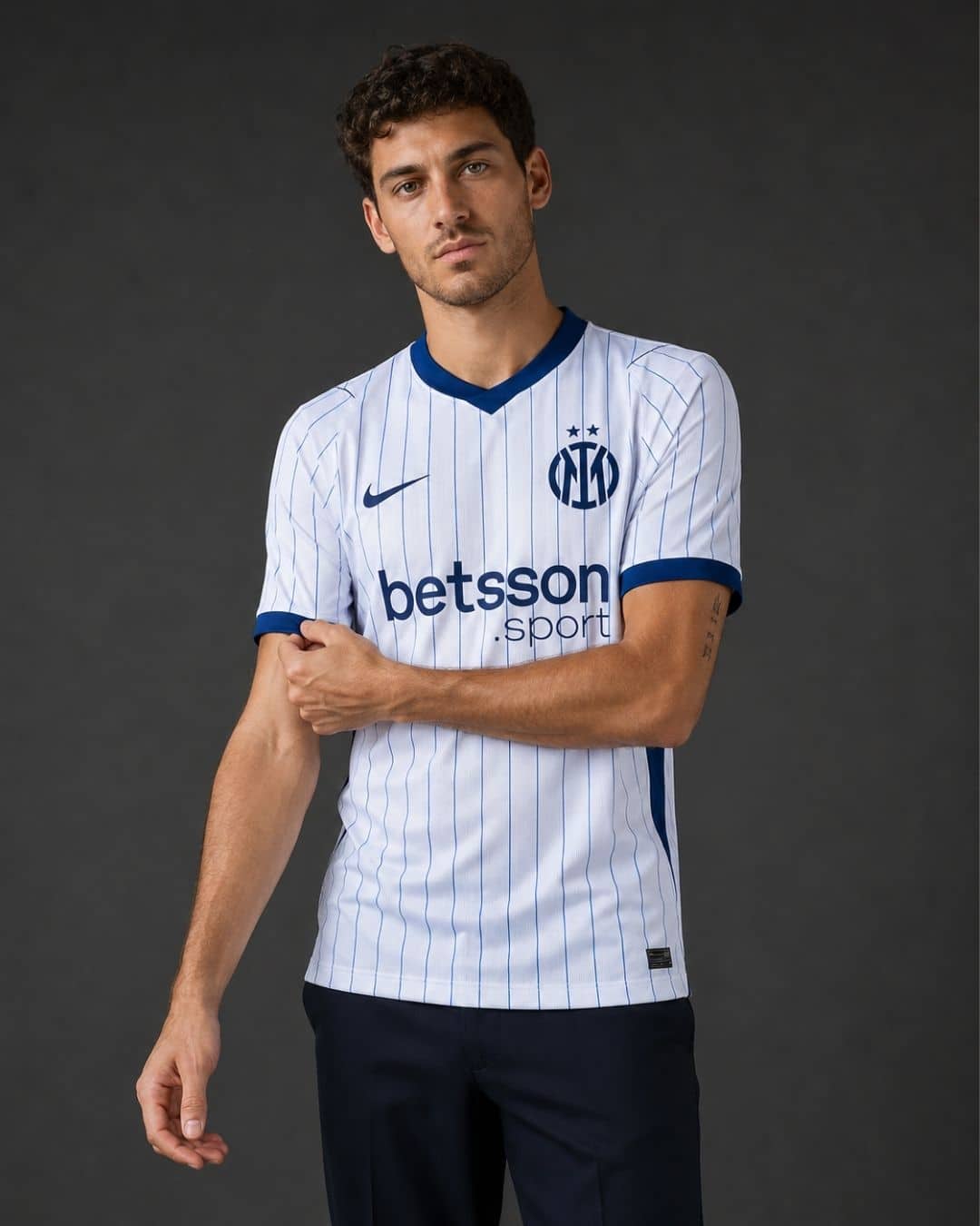Inter-Away-26_27-model חולצת חוץ אינטר עונת 2026/2027