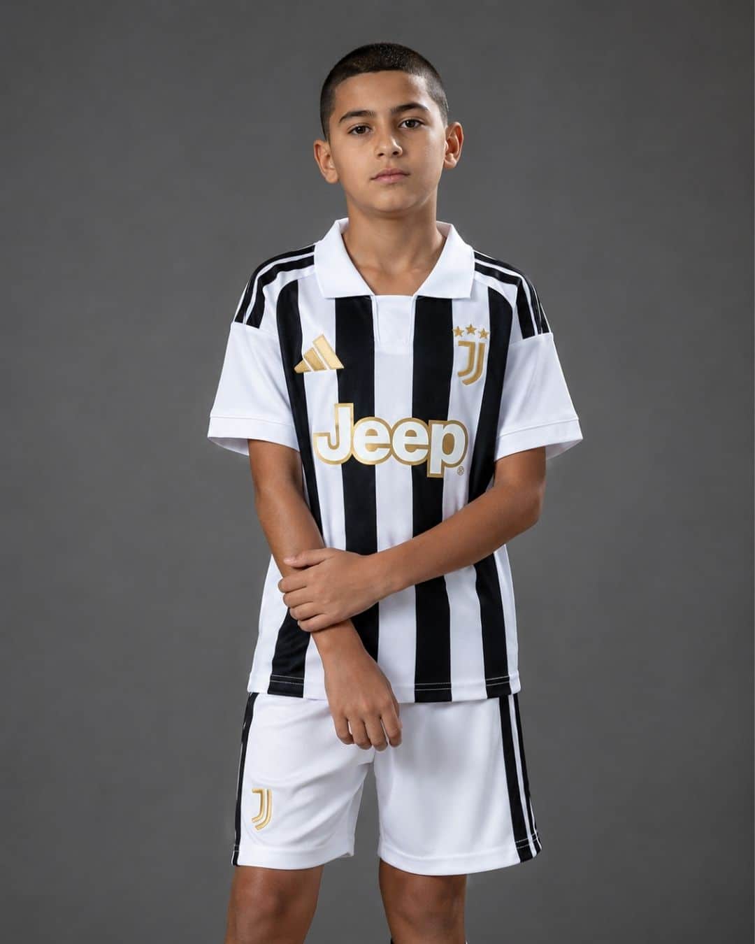 Juventus-Home-26_27-Kids-model סט ילדים מדי בית יובנטוס עונת 2026/2027