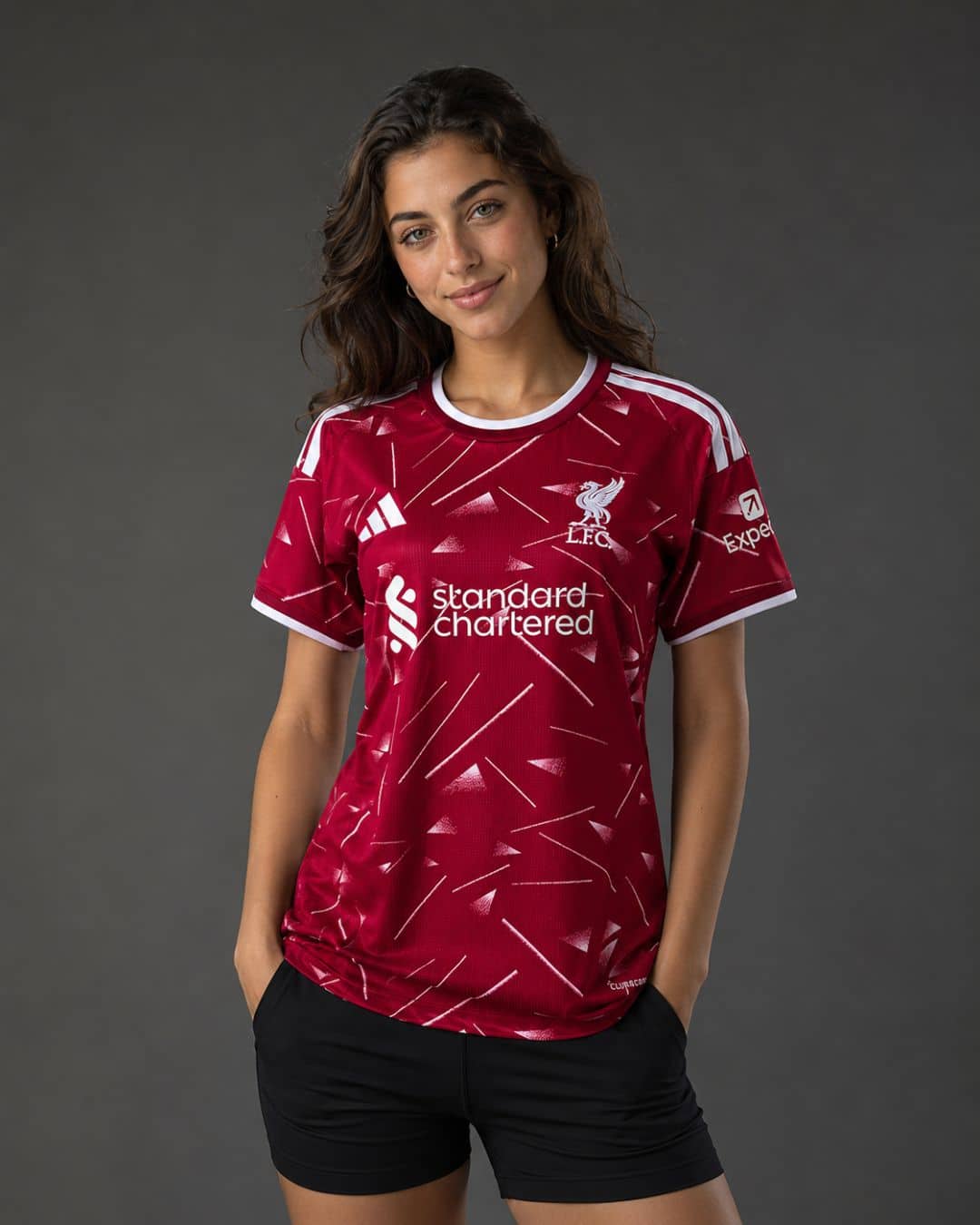 Liverpool-Home-26_27-Women-model חולצת בית ליברפול עונת 2026/2027 גזרת נשים