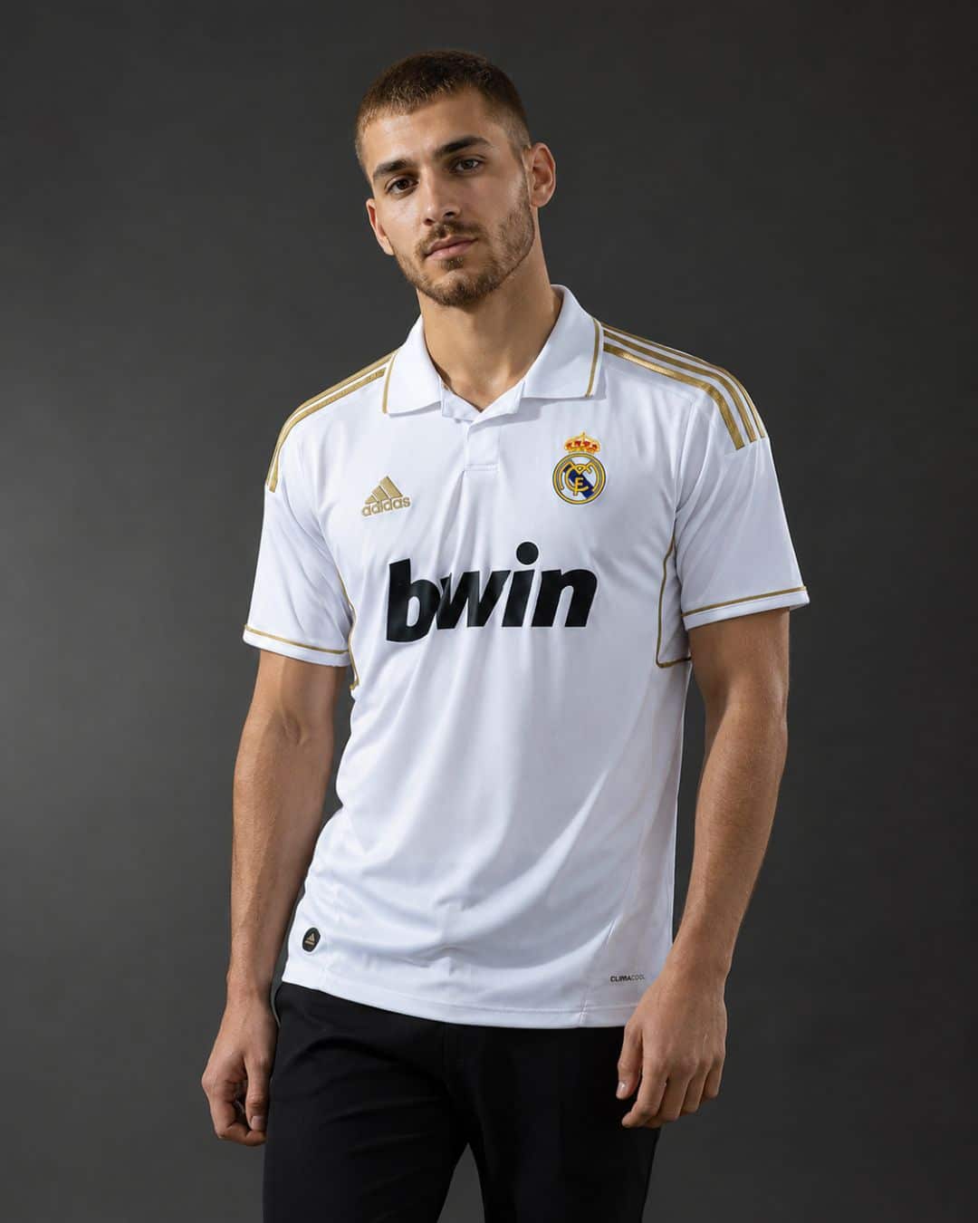 Real-Madrid-Home-11_12-model חולצת בית ריאל מדריד עונת 2011/2012
