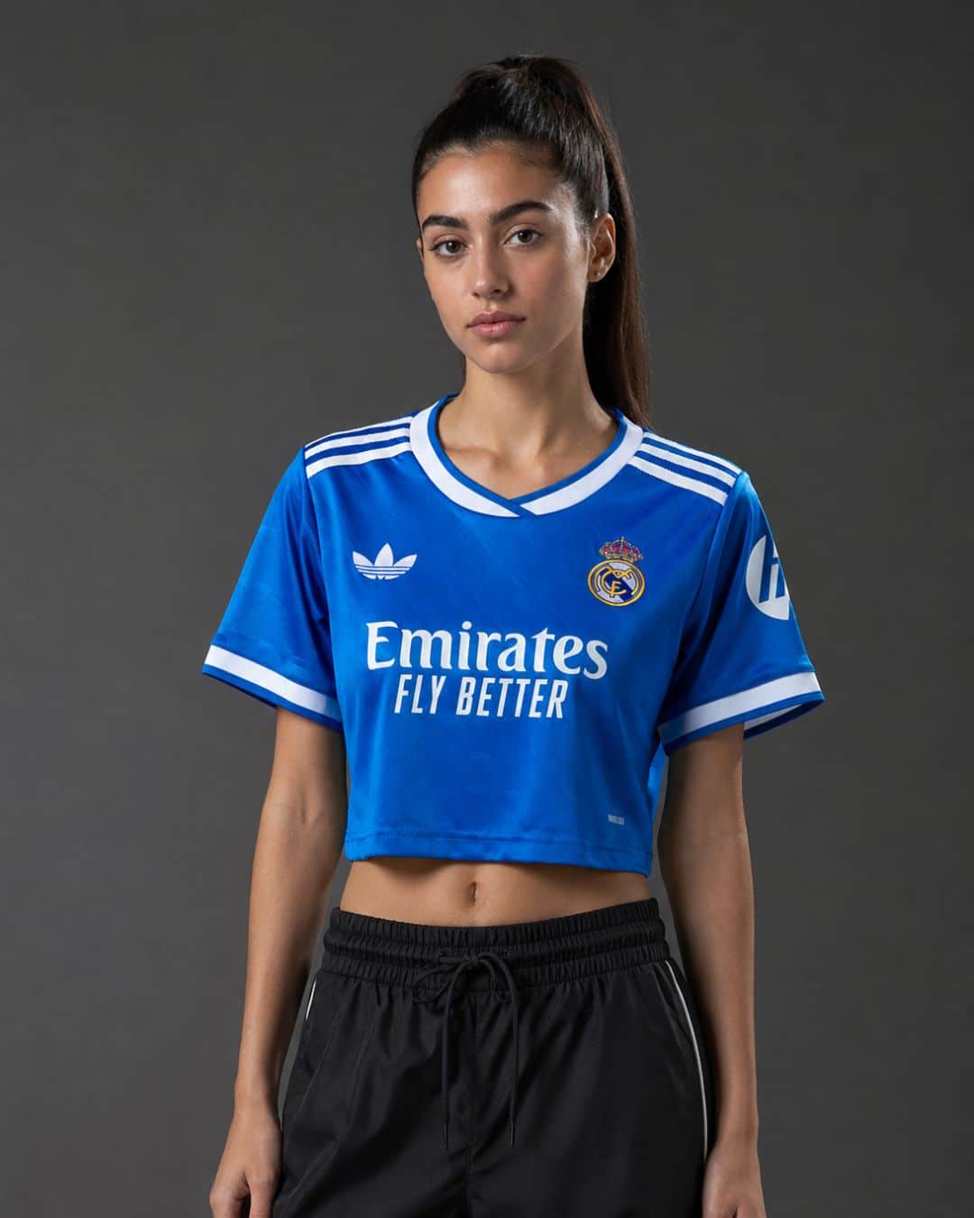 Real Madrid Third 2526 Women Cropped Jersey (model) חולצת קרופ לנשים מדים שלישיים ריאל מדריד עונת 2025/2026