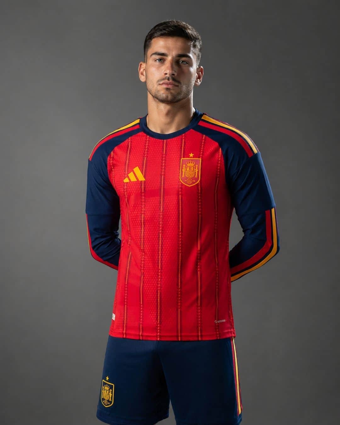 Spain Home World Cup 2026 Long Sleeve Player (model) חולצת בית ארוכה ספרד מונדיאל 2026 גרסת שחקן