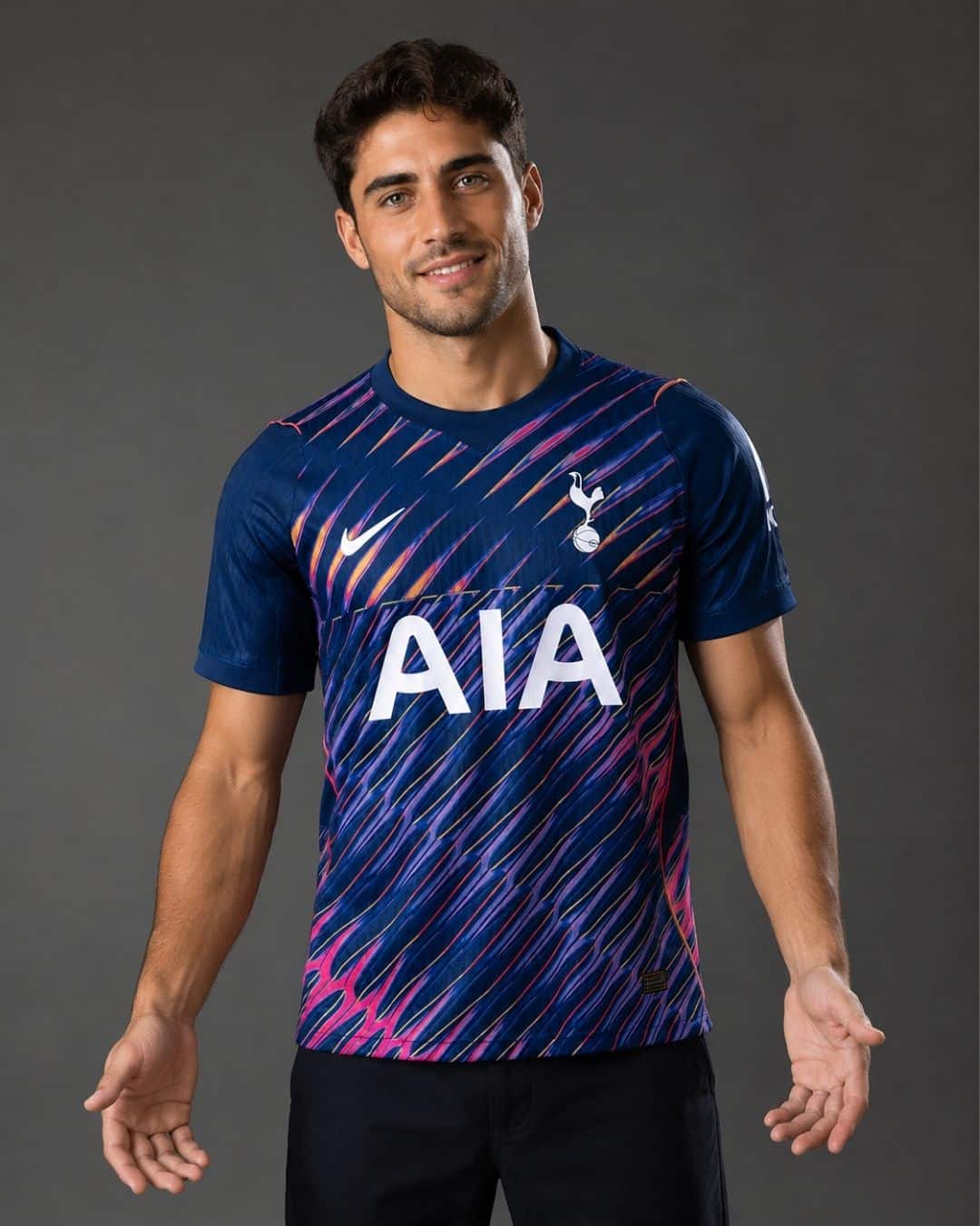 Tottenham-Away-26_27-Player-model חולצת חוץ טוטנהאם עונת 2026/2027 גרסת שחקן