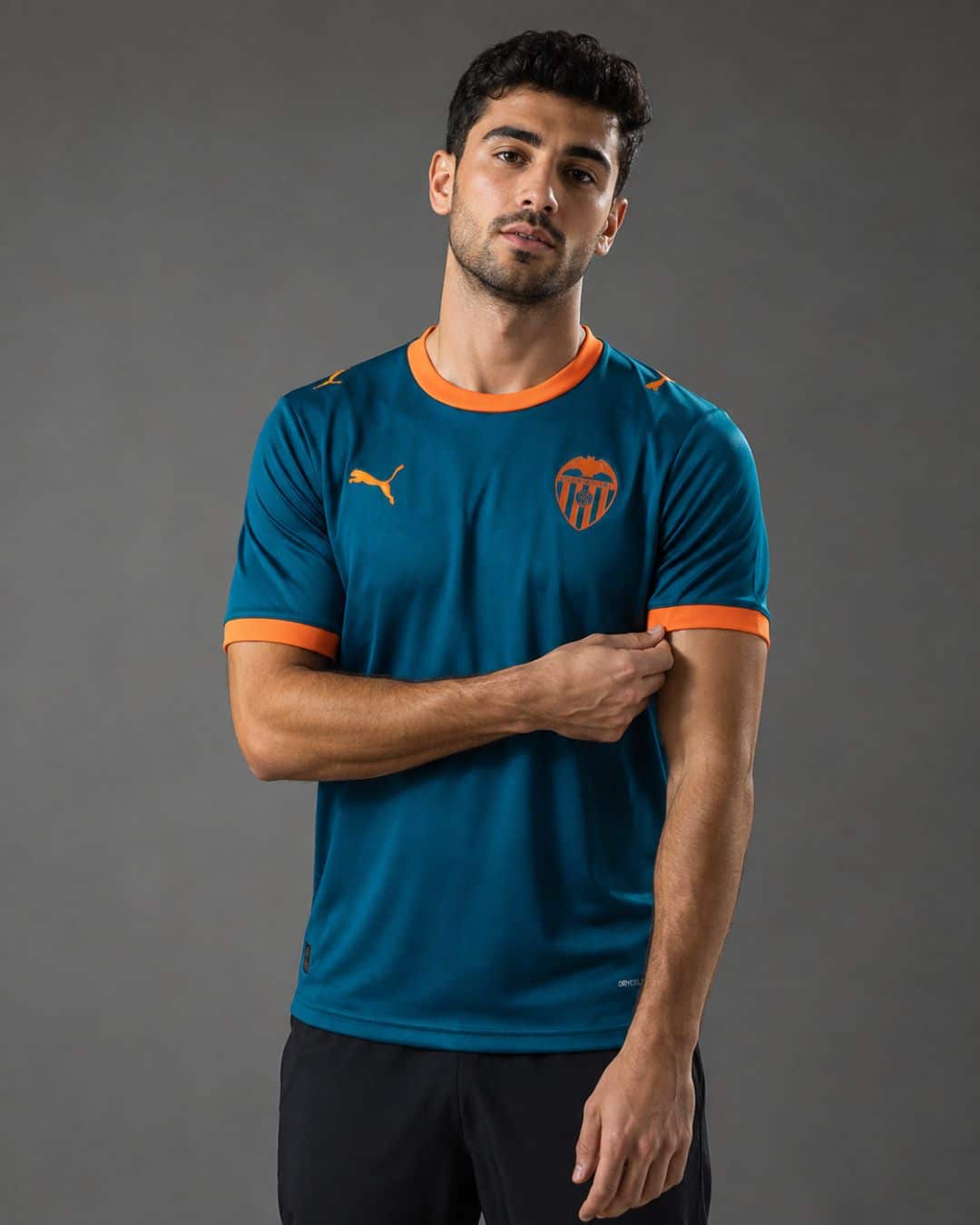 Valencia-Away-26_27-model חולצת חוץ ולנסיה עונת 2026/2027